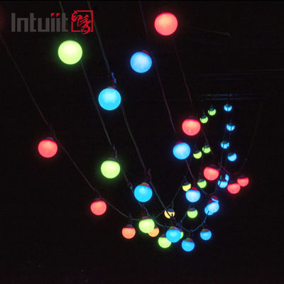 La strada rinforza le multi luci colorate della corda per i partiti dell'iarda del patio